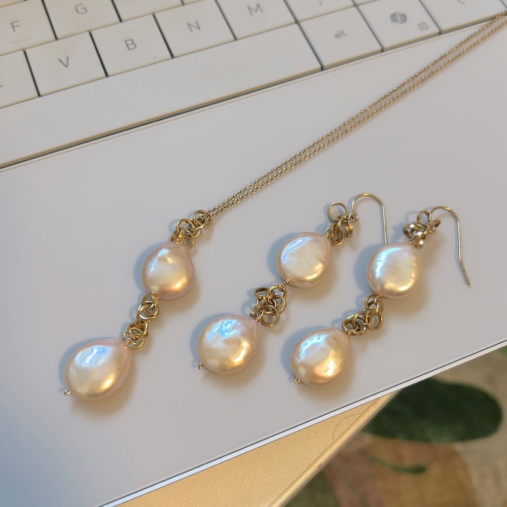 Pearl Necklace and Earrings set peach tone